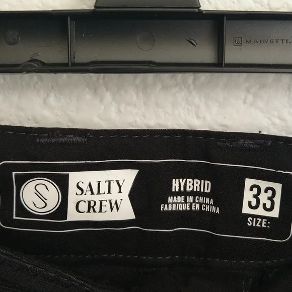 Salty Crew Men's Hybrid Dark Gray Black Shorts Size 33 Zipper Utility pocket - Picture 3 of 7